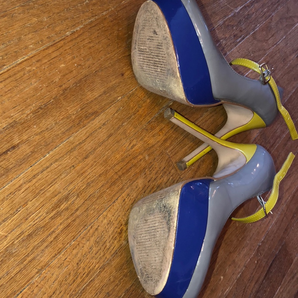 Heels - Picture 3 of 3